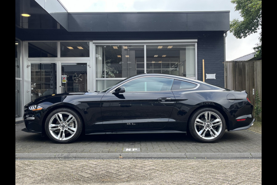 Ford Mustang Fastback 2.3 EcoBoost PREMIUM PACKAGE / CLIMA / CRUISE / NAVI