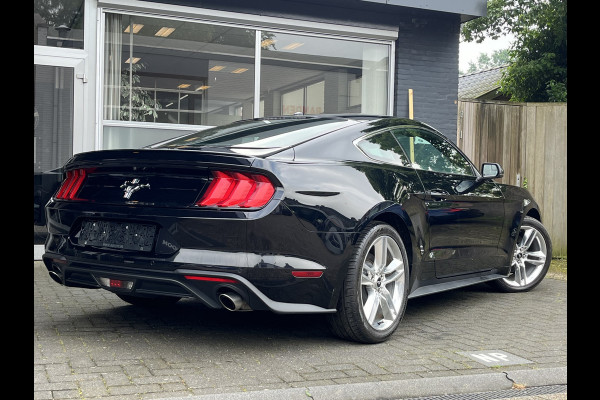 Ford Mustang Fastback 2.3 EcoBoost PREMIUM PACKAGE / CLIMA / CRUISE / NAVI