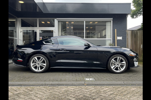 Ford Mustang Fastback 2.3 EcoBoost PREMIUM PACKAGE / CLIMA / CRUISE / NAVI