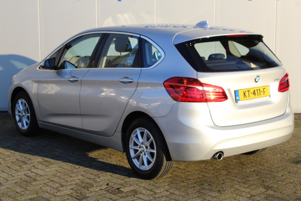 BMW 2 Serie Active Tourer 216i-102pk Centennial Executive. Zeer nette, goed onderhouden en erg fijn rijdende BMW ! Volautm. airco dual, cruise cntrl, navigatie, telefoonvoorb., boordcomputer, LM wielen, metallic lak, set winterwielen etc.