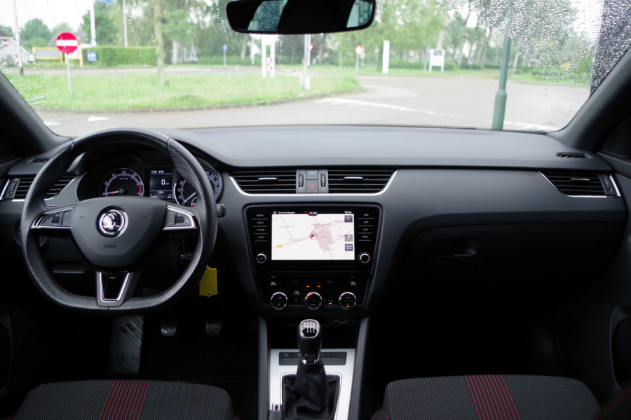 Škoda Octavia Combi 1.0 TSI 116 PK Greentech Sport Business, Navigatie, Cruise Control, Trekhaak, CarPlay, Sportstoelen