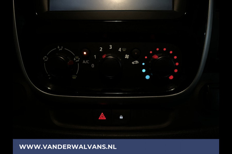 Renault Trafic 1.6 dCi 145pk L2H1 Euro6 Airco | Navigatie | Cruisecontrol | Imperiaal | Trekhaak Parkeersensoren, bluetooth telefoonvoorbereiding, 3-zits