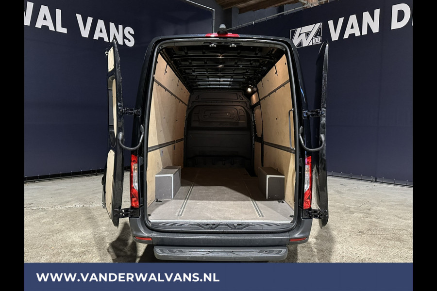 Mercedes-Benz Sprinter 317 CDI 170pk L3H2 Euro6 Airco | Stoelverwarming | Cruisecontrol | Camera Chauffeursstoel, 270graden achterdeuren, Apple carplay + Android auto, MBUX