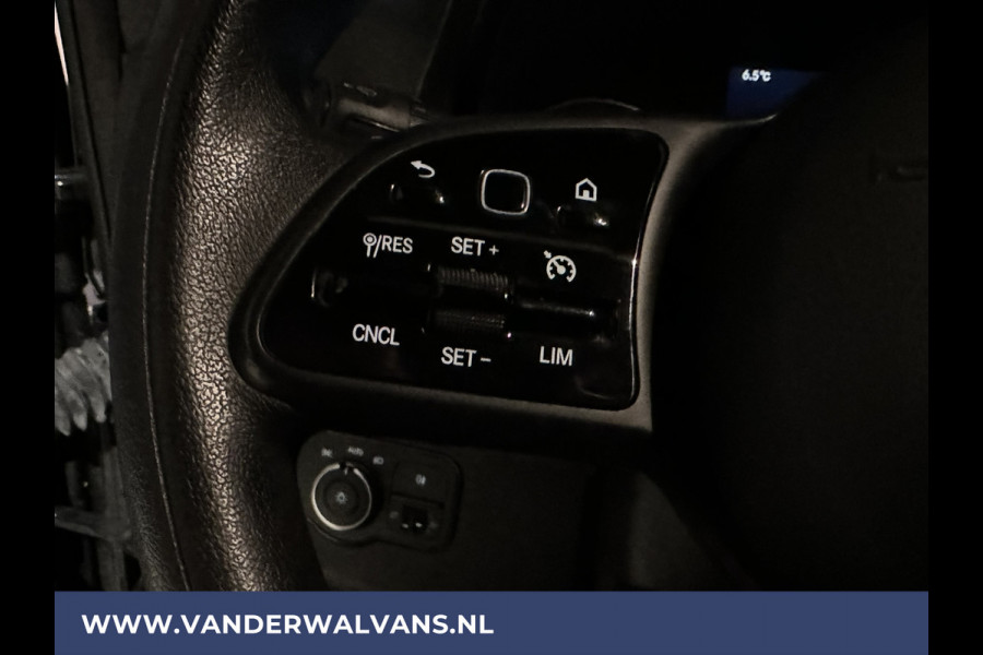 Mercedes-Benz Sprinter 317 CDI 170pk L3H2 Euro6 Airco | Stoelverwarming | Cruisecontrol | Camera Chauffeursstoel, 270graden achterdeuren, Apple carplay + Android auto, MBUX