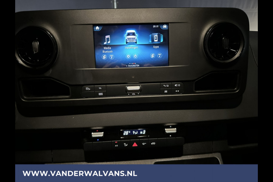 Mercedes-Benz Sprinter 317 CDI 170pk L3H2 Euro6 Airco | Stoelverwarming | Cruisecontrol | Camera Chauffeursstoel, 270graden achterdeuren, Apple carplay + Android auto, MBUX