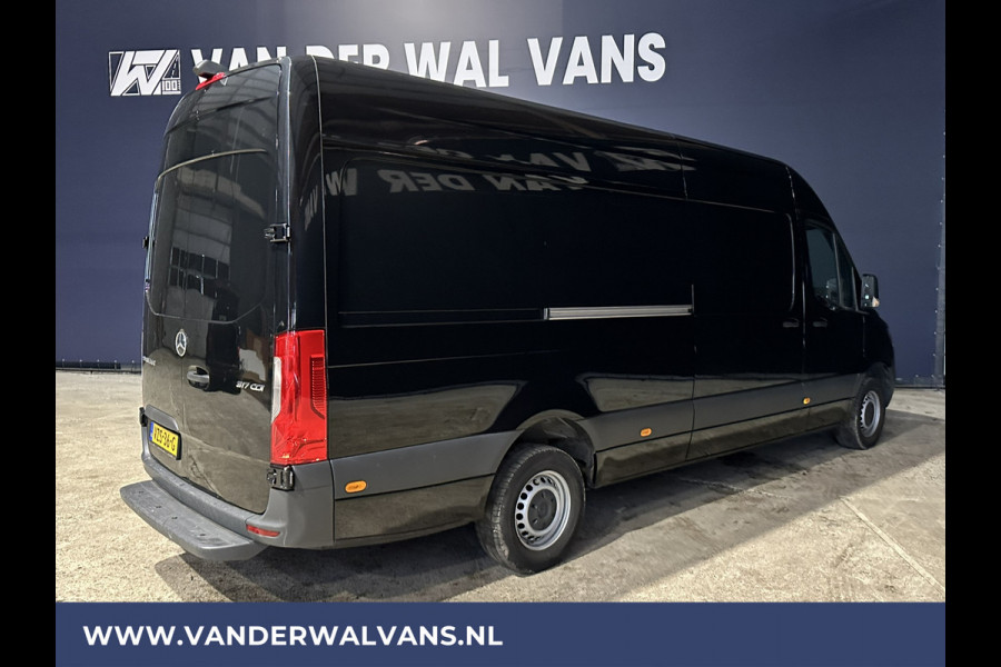 Mercedes-Benz Sprinter 317 CDI 170pk L3H2 Euro6 Airco | Stoelverwarming | Cruisecontrol | Camera Chauffeursstoel, 270graden achterdeuren, Apple carplay + Android auto, MBUX