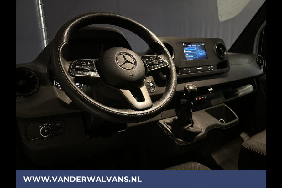 Mercedes-Benz Sprinter 317 CDI 170pk L3H2 Euro6 Airco | Stoelverwarming | Cruisecontrol | Camera Chauffeursstoel, 270graden achterdeuren, Apple carplay + Android auto, MBUX