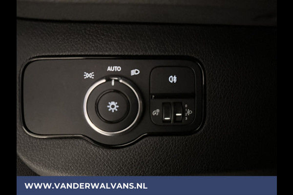 Mercedes-Benz Sprinter 317 CDI 170pk L3H2 Euro6 Airco | Stoelverwarming | Cruisecontrol | Camera Chauffeursstoel, 270graden achterdeuren, Apple carplay + Android auto, MBUX