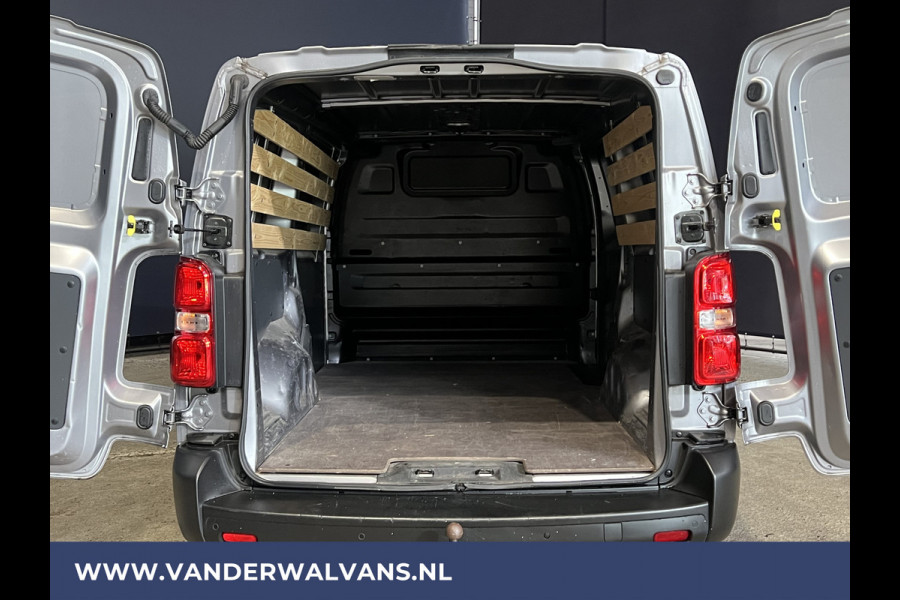 Toyota ProAce 2.0 D-4D 122pk L3H1 XL Euro6 Airco | 2500kg Trekhaak | Navigatie | Parkeersensoren Bijrijdersbank, cruisecontrol, apple carplay, android auto