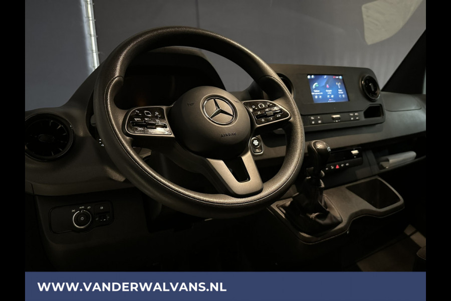 Mercedes-Benz Sprinter 317 CDI 170pk L3H2 Euro6 Airco | Trekhaak | Camera | Navigatie | Cruisecontrol Parkeersensoren, Bijrijdersbank
