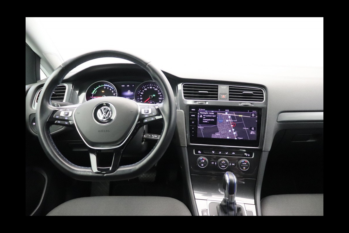 Volkswagen e-Golf Electric Sportsline (14.000,- NA SUBSIDIE) - CarPlay, PDC, LED