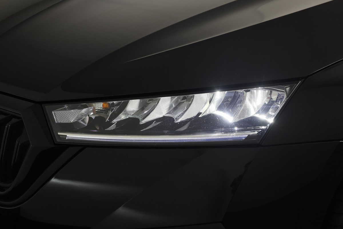 Škoda Octavia Combi 1.0 TSI Sport Business 110 pk | Verlengde garantie | Navigatie | Parkeersensoren achter | LED koplampen |