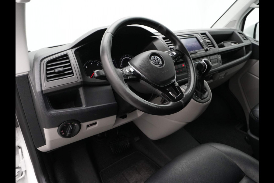 Volkswagen Transporter 2.0 TDI 150pk DSG L2H1 Highline Navigatie Trekhaak Camera Carplay