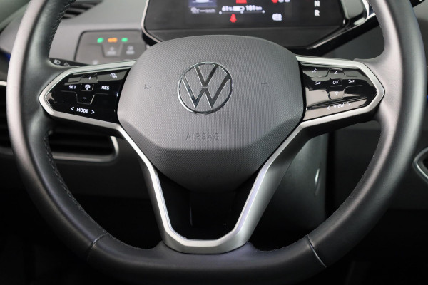 Volkswagen ID.3 Pure ELEKTROMOTOR 110 kW / 150 pk Hatchback 150 pk | Navigatie | Parkeersensoren | Adaptieve cruise control | Stoelverwarming |