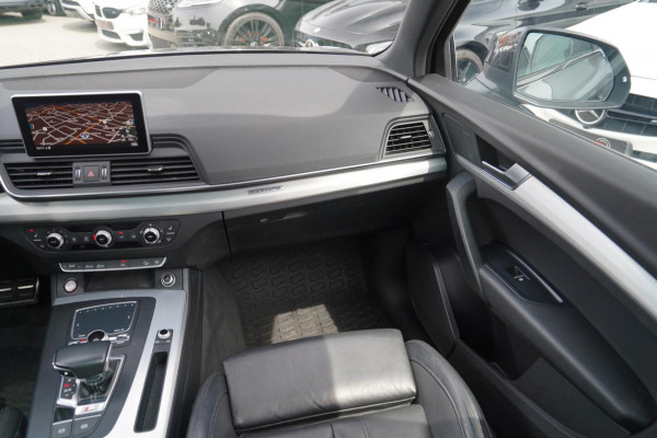 Audi SQ5 3.0 TFSI SQ5 Quattro | Panorama | Elektrische trekhaak | Luchtvering | Adaptieve Cruise | Motorsound | Head up display