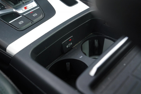 Audi SQ5 3.0 TFSI SQ5 Quattro | Panorama | Elektrische trekhaak | Luchtvering | Adaptieve Cruise | Motorsound | Head up display