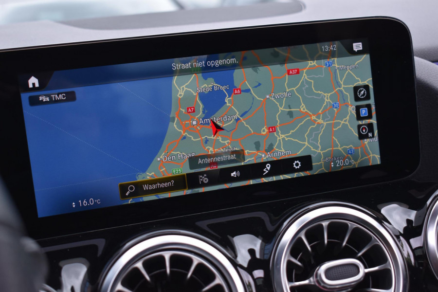 Mercedes-Benz GLA 200 Business Solution AMG Pano Camera Navi