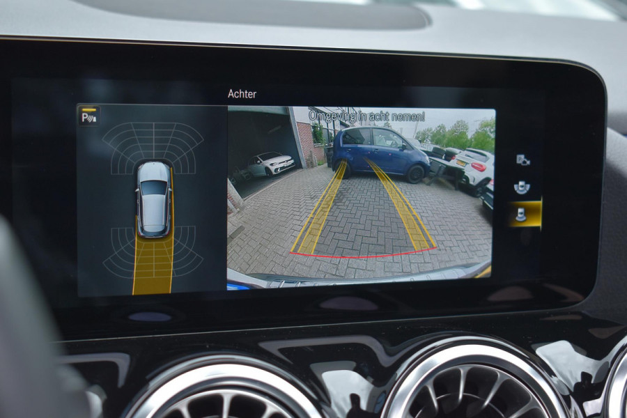 Mercedes-Benz GLA 200 Business Solution AMG Pano Camera Navi