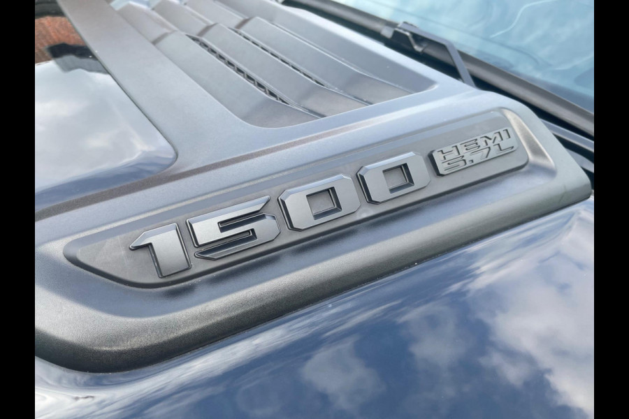Dodge Ram 1500 Limited Night Edition / Panoramadak / Luchtvering / LPG
