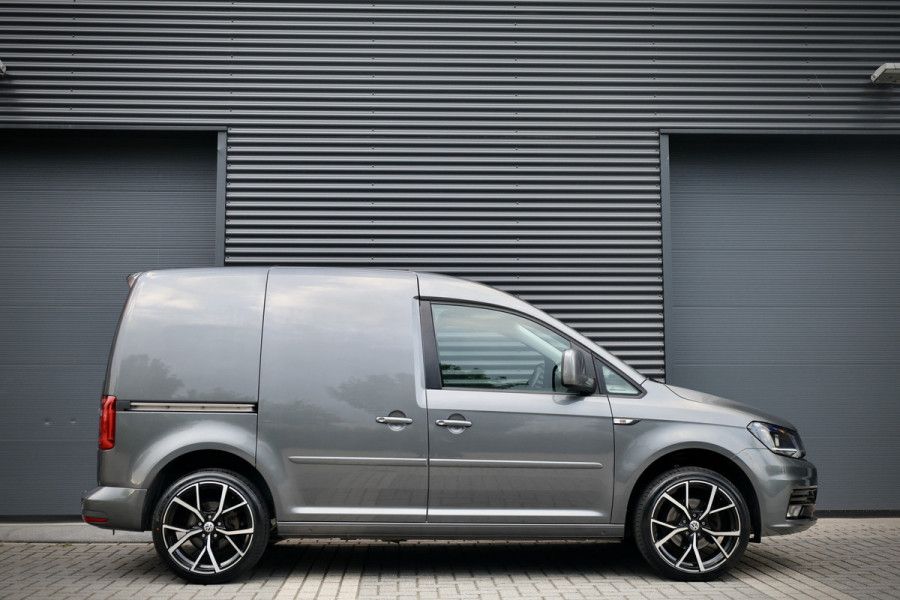 Volkswagen Caddy 1.4 TSI DSG | L+R Schuifdeur | CarPlay | Camera | AV Edition | Airco | Trekhaak | Cruise control | BPM Vrij | Nieuwe APK | Dealer onderhouden