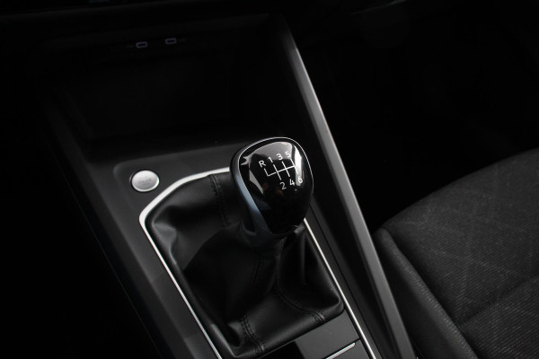 Volkswagen Golf 1.5 TSI 130pk Life | Navigatie | Climate Control | Adaptive Cruise Control | Led | Lichtmetalen velgen | Parkeer Sensoren | Stoelverwarming | Sfeerverlichting