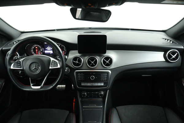 Mercedes-Benz CLA-Klasse Shooting Brake 180 Automaat (NAVIGATIE, STOELVERWARMING, CAMERA, PARKEERSENSOREN, LED)