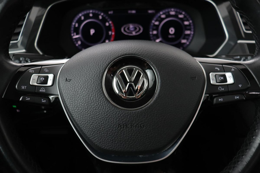 Volkswagen Tiguan 1.4 TSI Highline | Panoramadak | Head-Up | Stoelverwarming | Trekhaak | 20'' | Keyless | Navigatie | Full LED | Massage | Adaptive cruise