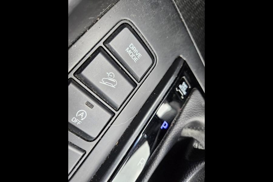 Hyundai Tucson 1.6 T-GDI Comfort 177pk Automaat Dealer O.H | LED koplampen | Trekhaak | Navi | Stoelverwarming | Apple Carplay | Camera | 19"L.M | DAB |