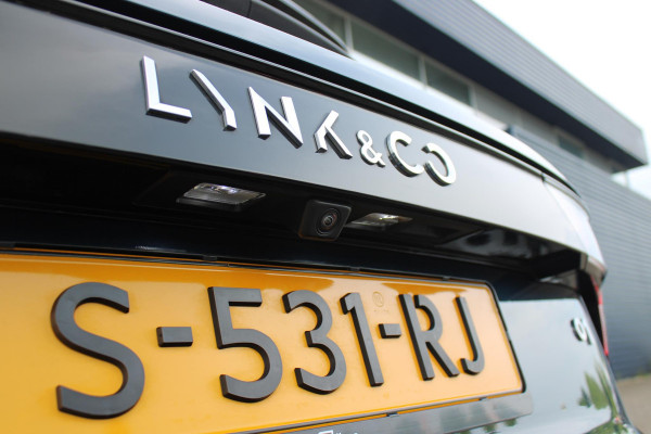 Lynk & Co 01 1.5 261PK PHEV ORGINELE NEDERLANDSE AUTO | BLACK PACK | PANORAMA SCHUIF / KANTELDAK | 360° CAMERA | INFINTY AUDIO | DODEHOEK DETECTIE | NAVIGATIE | DASHBOARD CAMERA | ELEKTRISCHE STOELVERSTELLING MET GEHEUGEN | DAB+ RADIO | DRAADLOZE APPLE CARPLAY/ANDROID AUTO | DRAADLOZE TELEFOONLADER | ELEKTRISCHE ACHTERKLEP |