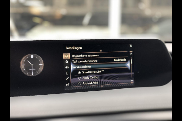 Lexus UX 250h Preference Line | Dodehoekherkenning, 18 inch, Stoel + Stuurverwarming, Parkeersensoren, Apple CarPlay/Android Auto