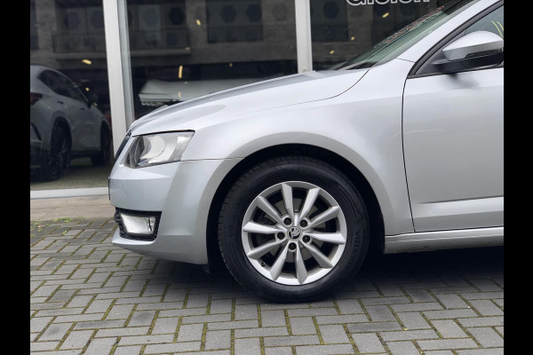 Škoda Octavia 1.2 TSI DSG Ambition Businessline | Navigatie, Cruise control, Parkeersensoren, Climate control, Privacy glass