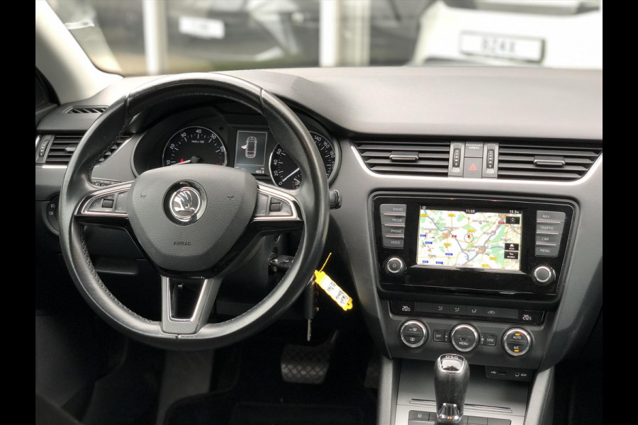 Škoda Octavia 1.2 TSI DSG Ambition Businessline | Navigatie, Cruise control, Parkeersensoren, Climate control, Privacy glass