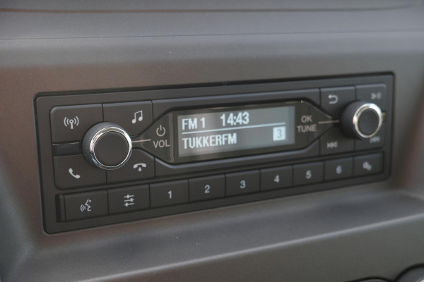Ford Transit 310 2.0 TDCI L3H2 Trend Graag bellen voor bezichtiging |130 PK | Nieuw | Direct Leverbaar | Cruise Controle | Parkeersensoren | Bluetooth | 3-Zits