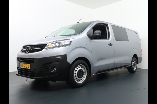 Opel Vivaro 2.0D 145pk 5pers D.C L3.H1 EURO6 Navi Apple-Android Carplay Connected Trekhaak Camera Multi-Media SchuifDeur Betonplex-Vloer PDC Priv.Glass Mistlampen Licht+RegenSensor CruiseControl Uniek lengte 3 !!!! EURO 6  54.000 euro nieuw (inc btw/bpm) Org.NLSe auto 340Nm/2000rpm 2.500kg Trekvermogen!