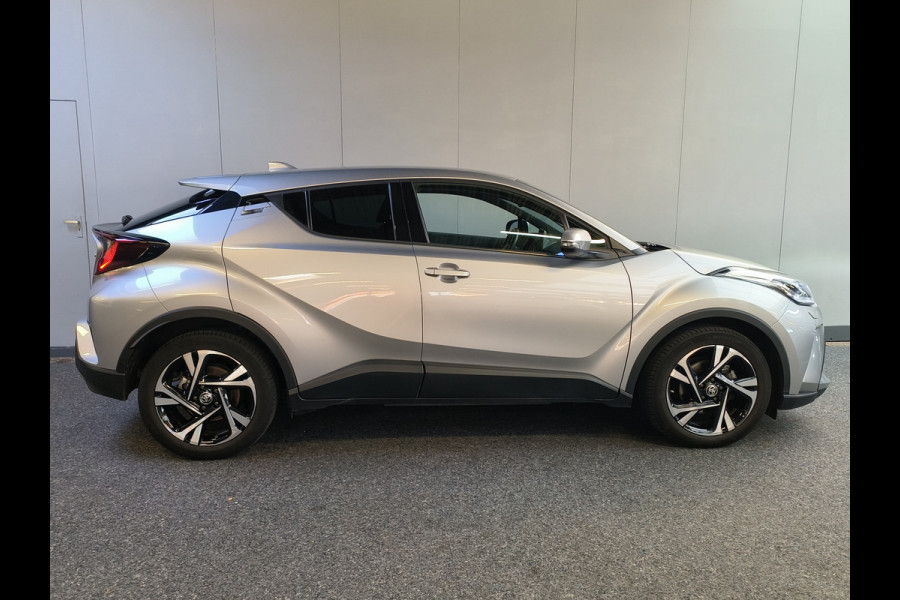 Toyota C-HR 1.8 Hybrid Dynamic uit 2022 Rijklaar + 12 maanden Bovag-garantie  Henk Jongen Auto's in Helmond,  al 50 jaar service zoals 't hoort!