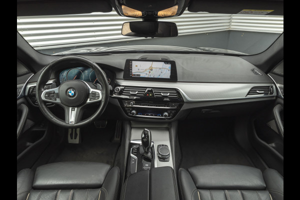 BMW 5 Serie Touring 530i xDrive M-Sport - Pano - Trekhaak - Harman Kardon - Head-Up