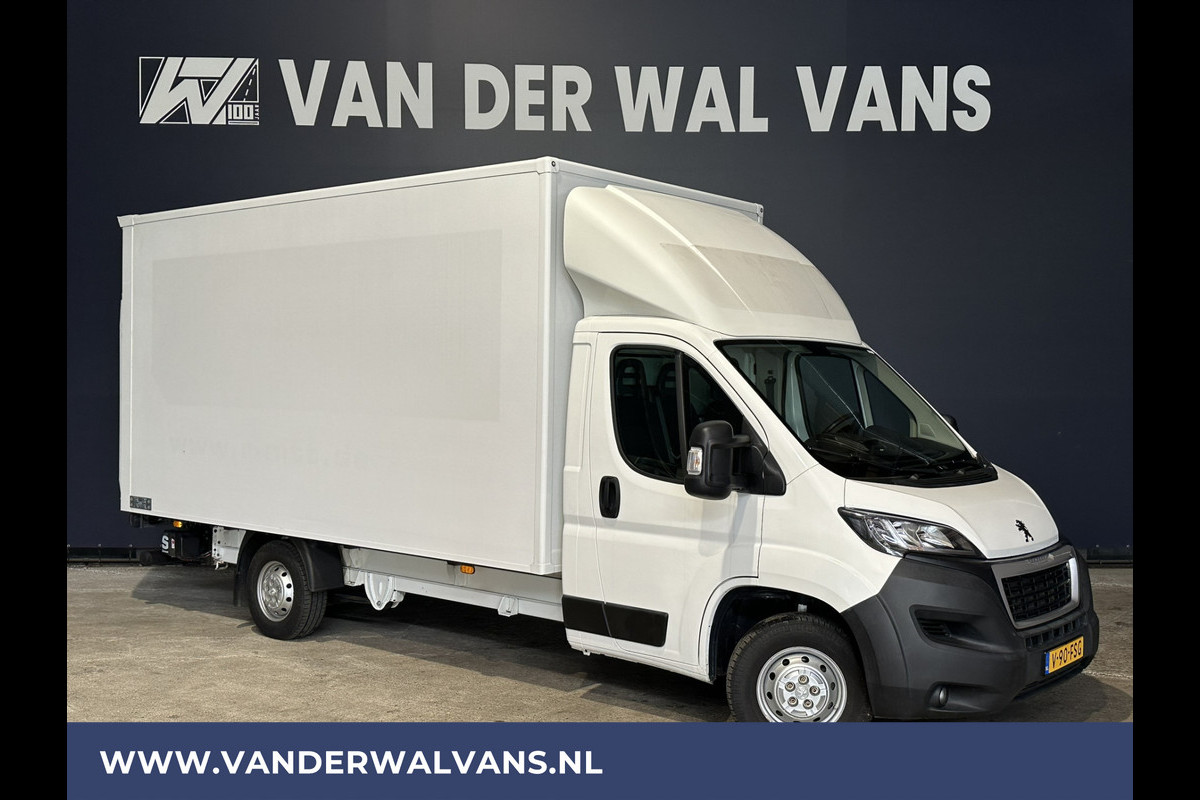 Peugeot Boxer 2.0 BlueHDi 131pk Bakwagen + Laadklep Euro6 Airco | Camera | 1100kg Laadvermogen Bijrijdersbank