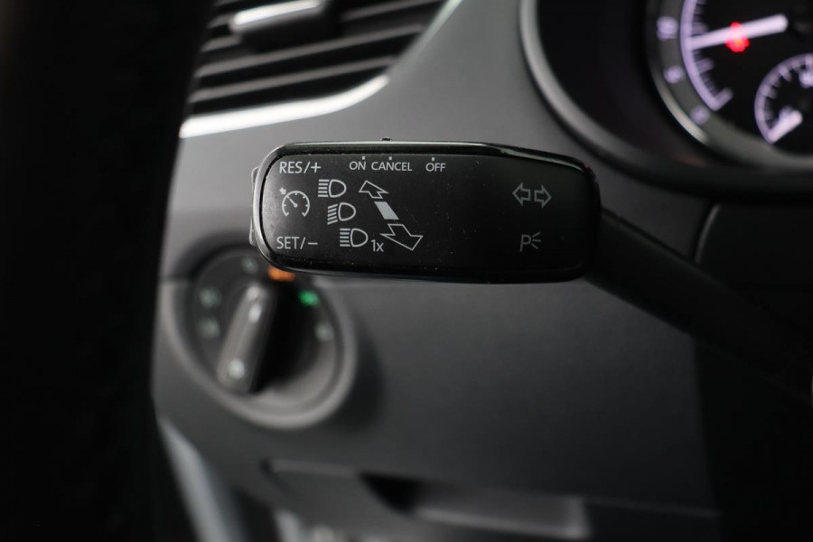 Škoda Octavia 1.6 TDI Style | DSG | Stoelverwarming | Carplay | Full LED | Canton | Navigatie | Leder/Alcantara | Keyless | Carplay | Park Assist