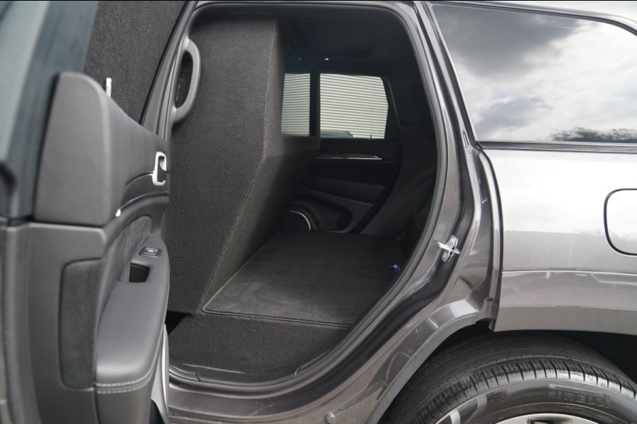 Jeep Grand Cherokee 6.4 V8 SRT8 | Grijs Kenteken | Panorama | Harman/Kardon | Adaptieve Cruise | Lane Assist | Camera | Excl BTW