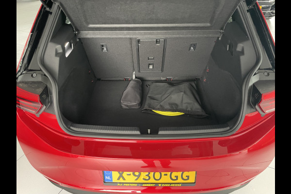 Volkswagen ID.3 Pro Edition Advantage 58 kWh //NIEUW// Clim. control - Cruise control - Parks.v+a - stuur en v.stoelen vw - Park Assist - Tel/Connect/radio - MFL stuurwiel - ramen E-VZ - Spiegels E-V+V
