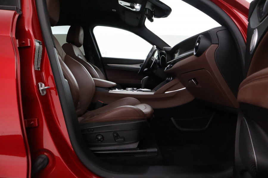 Alfa Romeo Stelvio 2.0 T AWD Stelvio 2.0 T AWD Veloce- Veloce 280PK!  Automaat, Camera, Apple carplay, Elek Trekhaak