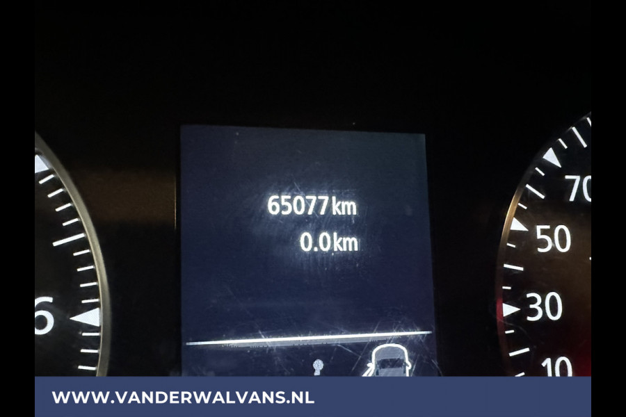 Renault Master 2.3 dCi 136pk L2H2 Euro6 Airco | Camera | Navigatie | 2500kg Trekhaak | Cruisecontrol Parkeersensoren, Bijrijdersbank