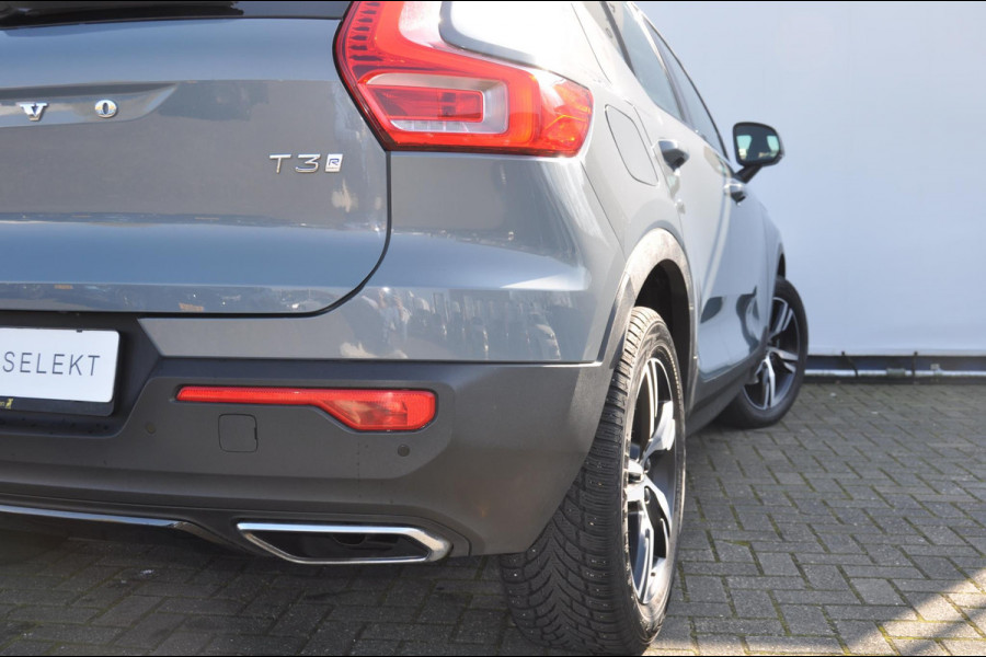 Volvo XC40 163PK Automaat T3 R-Design /  Cruise Control / Verkeersbord detectie / Bluetooth/ Parkeersensoren/ Apple carplay/ Elektrische achterklep/ Automatische climate control