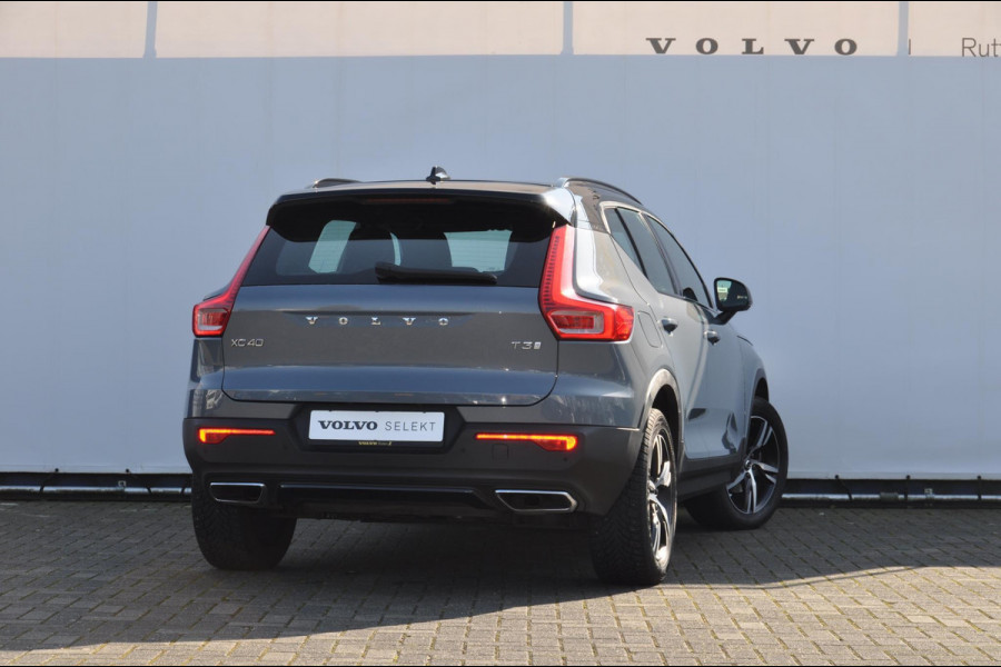 Volvo XC40 163PK Automaat T3 R-Design /  Cruise Control / Verkeersbord detectie / Bluetooth/ Parkeersensoren/ Apple carplay/ Elektrische achterklep/ Automatische climate control