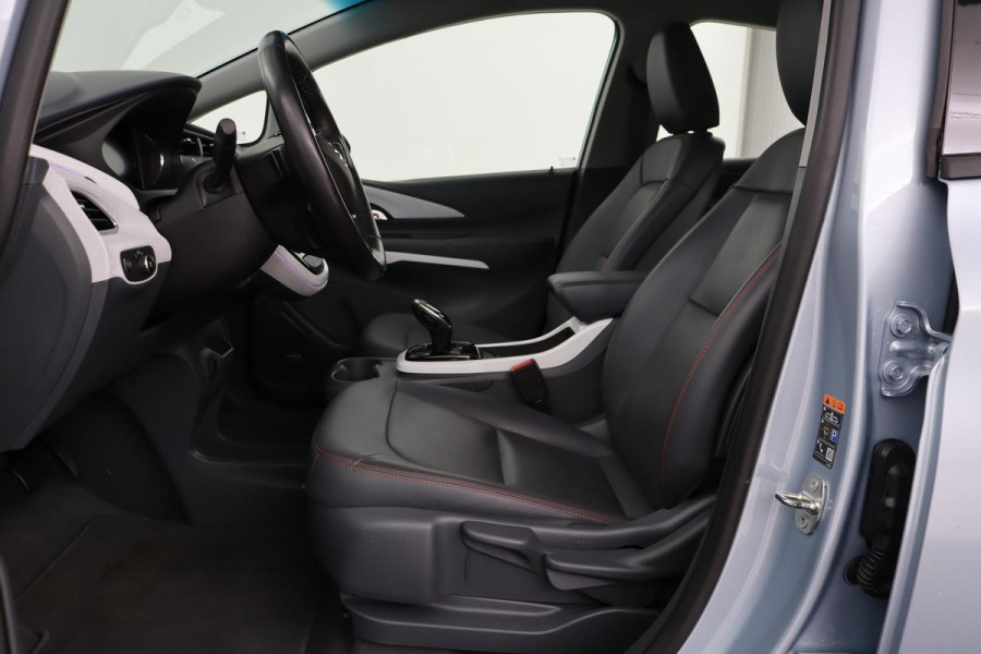 Opel Ampera-E Executive 60 kWh | 55.400km NAP | Leder | Stoelverwarming | Camera | Carplay | Bose | Xenon | Keyless | Dodehoek detectie