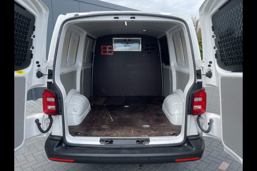 Volkswagen Transporter 2.0 TDI 102 PK / L1H1 / 2x SCHUIFDEUR / AIRCO / CRUISE / NAVI / CARPLAY