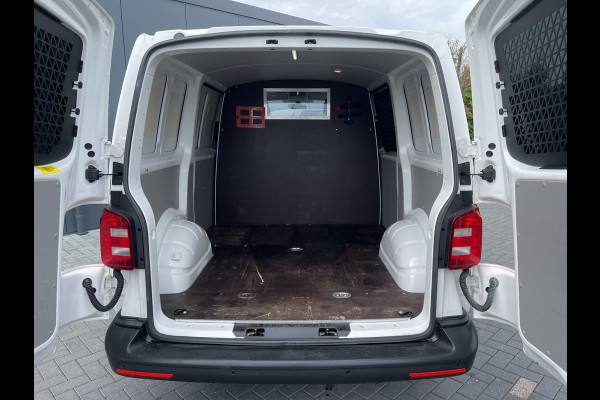 Volkswagen Transporter 2.0 TDI 102 PK / L1H1 / 2x SCHUIFDEUR / AIRCO / CRUISE / NAVI / CARPLAY