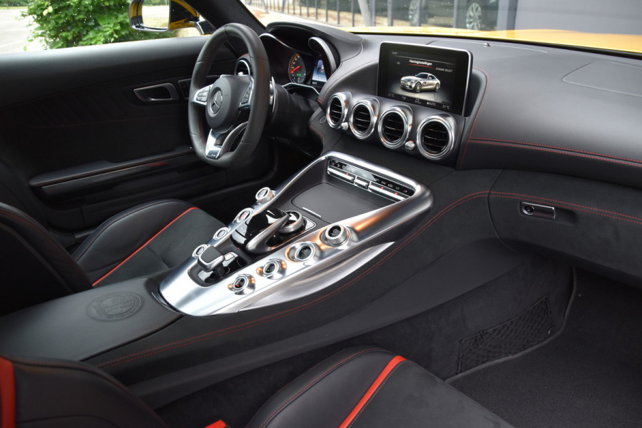 Mercedes-Benz AMG GT S 4.0 V8 | KERAMISCHE REMMEN | PANORAMADAK | AMG RIDE CONTROL | AMG PERFORMANCE SEATS | BURMESTER SURROUND | SFEERVERLICHTING |