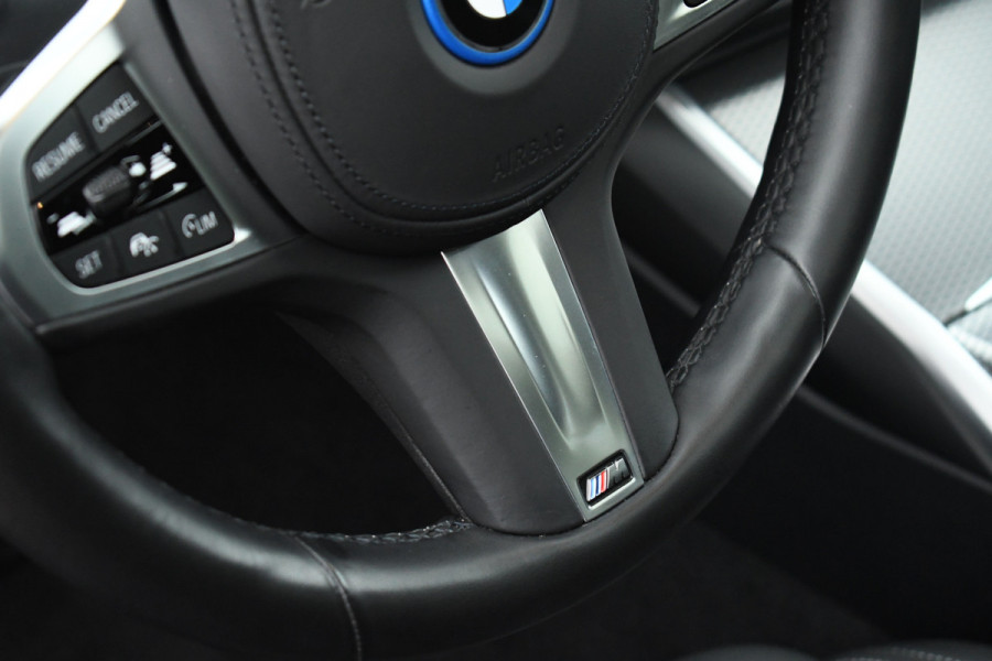 BMW 3 Serie Touring 320e M-Sport Pano ACC HUD Brooklyngrau HiFi Leder