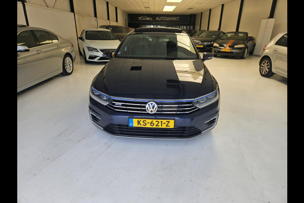 Volkswagen Passat 1.4 TSI GTE Connected Series Plus Panoramadak